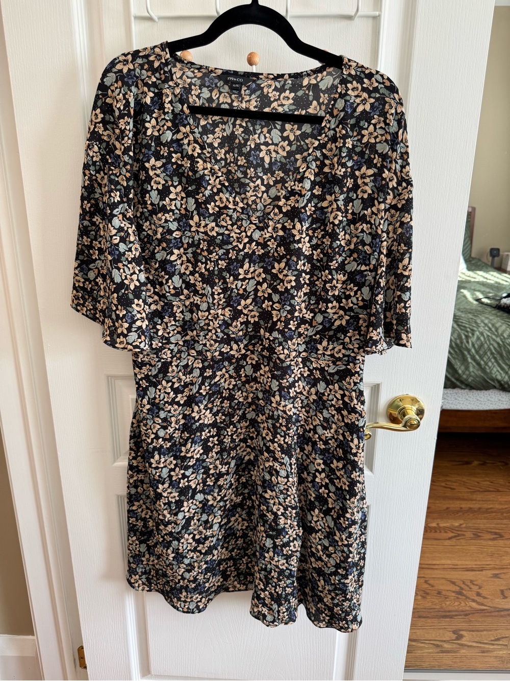 RW&CO Floral V-Neck Short Dress in Black and Beige